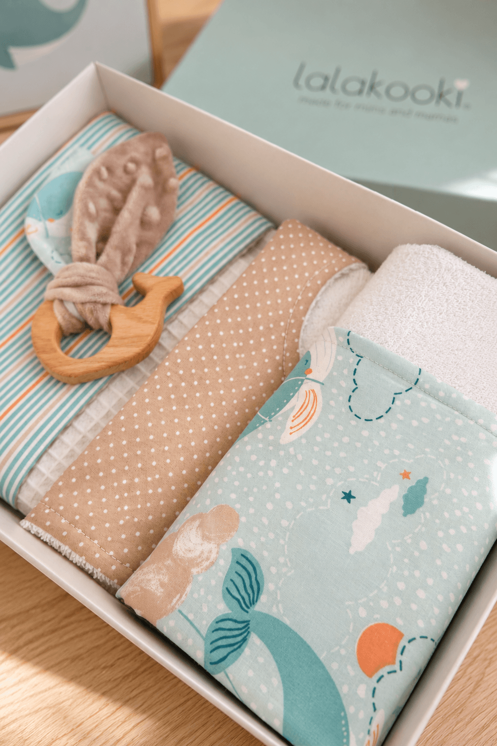 Lalakooki Luxury Box-flying whale