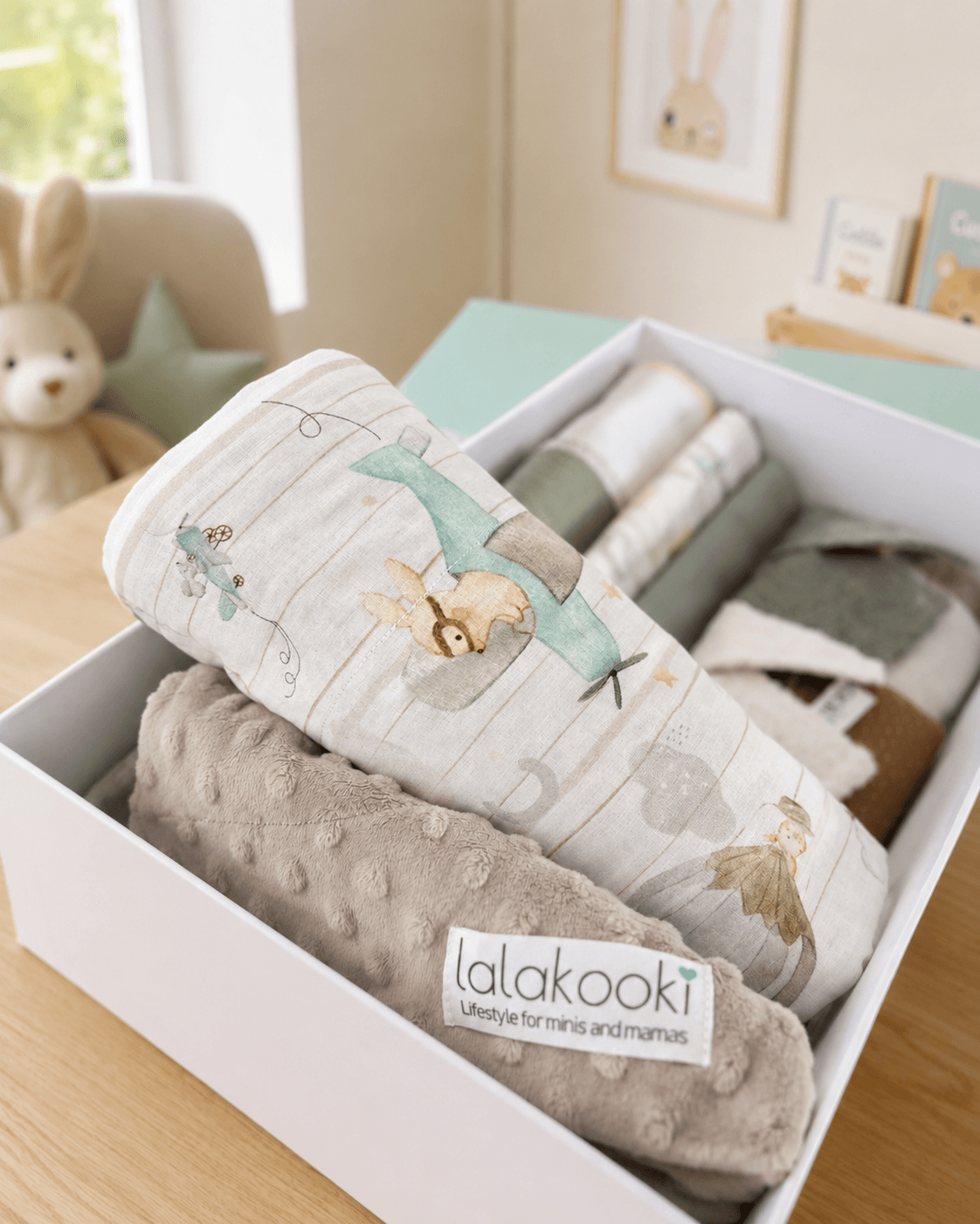 Lalakooki luxury Box-Flying Animals